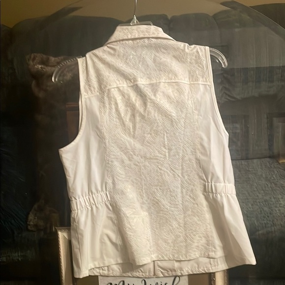 Zenergy White Zip-Up Vest - Picture 2 of 2
